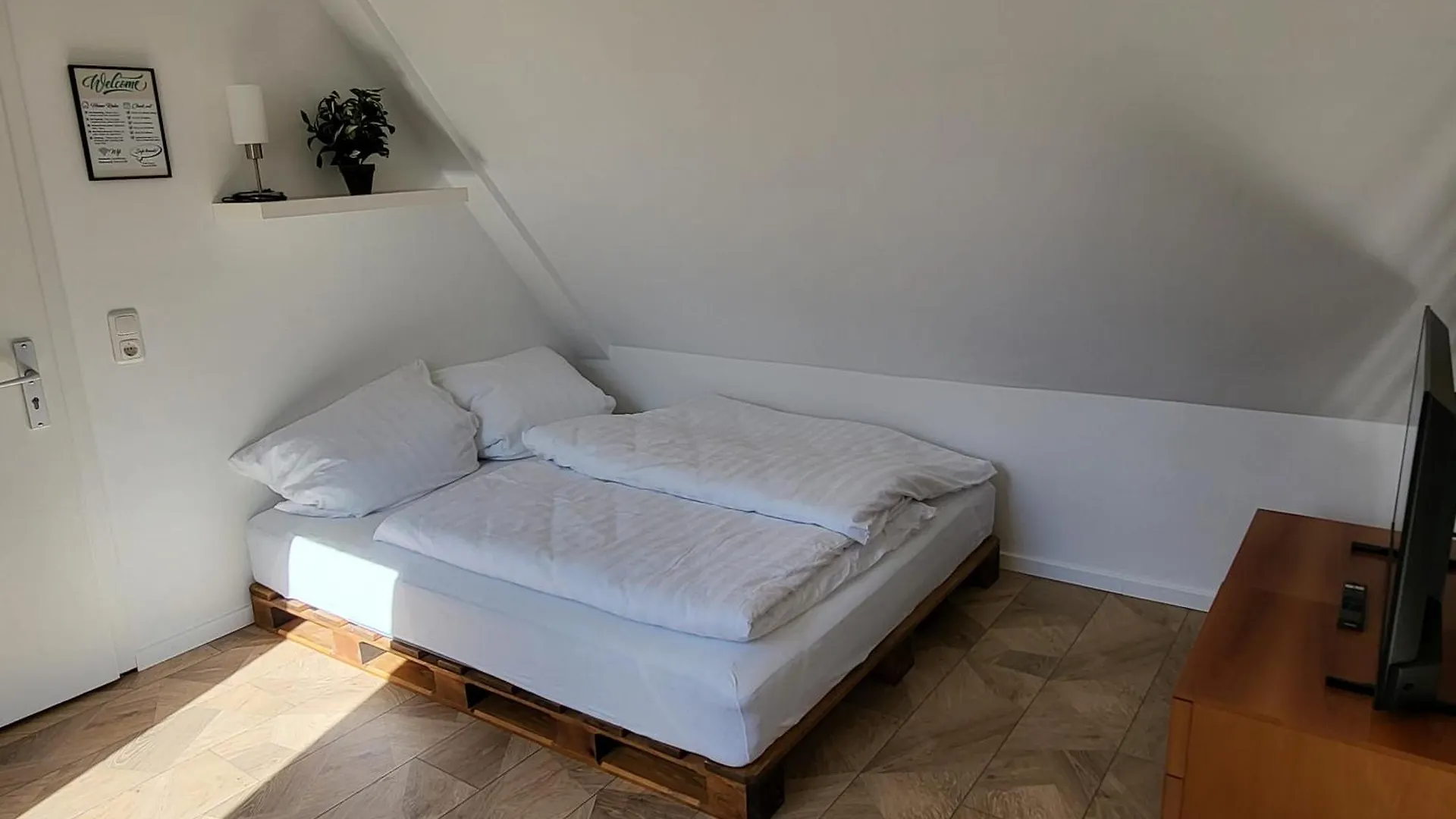 Dachgeschosswohnung 2 - Apartments Am Schloss Oberschleissheim