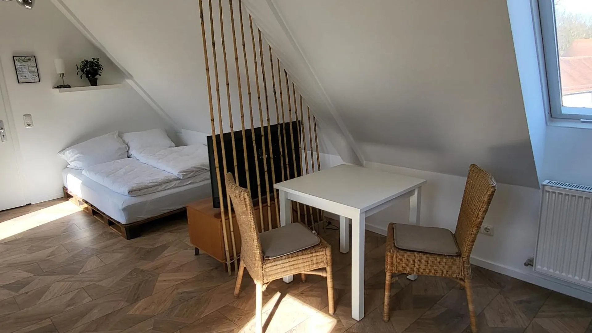 Dachgeschosswohnung 2 - Apartments Am Schloss Oberschleissheim 0*,  Germany