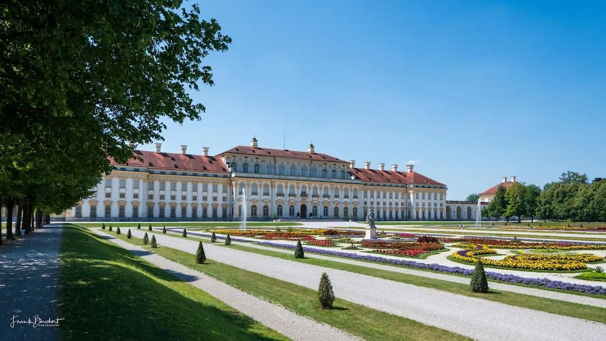 Dachgeschosswohnung 2 - Apartments Am Schloss Oberschleissheim